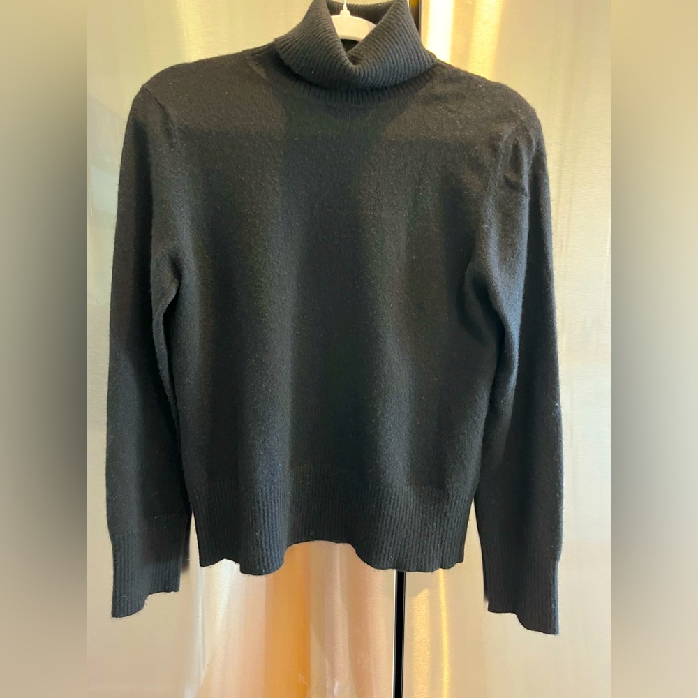 Red Moon Black Cashmere Turtleneck Sweater